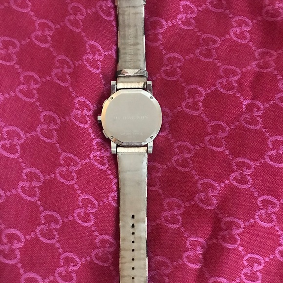 Women’s Authentic Burberry Watch. - Picture 5 of 7